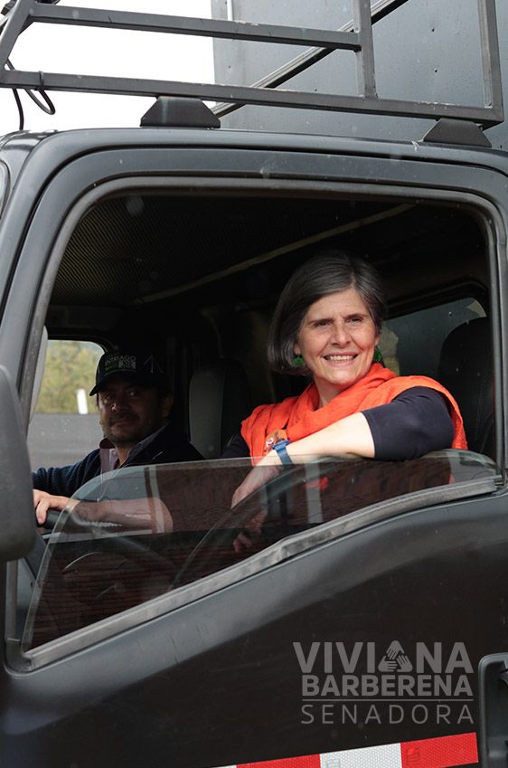 Viviana Barberena y Cesar Intriago recorriendo Cundinamarca en la CundiMóvil!