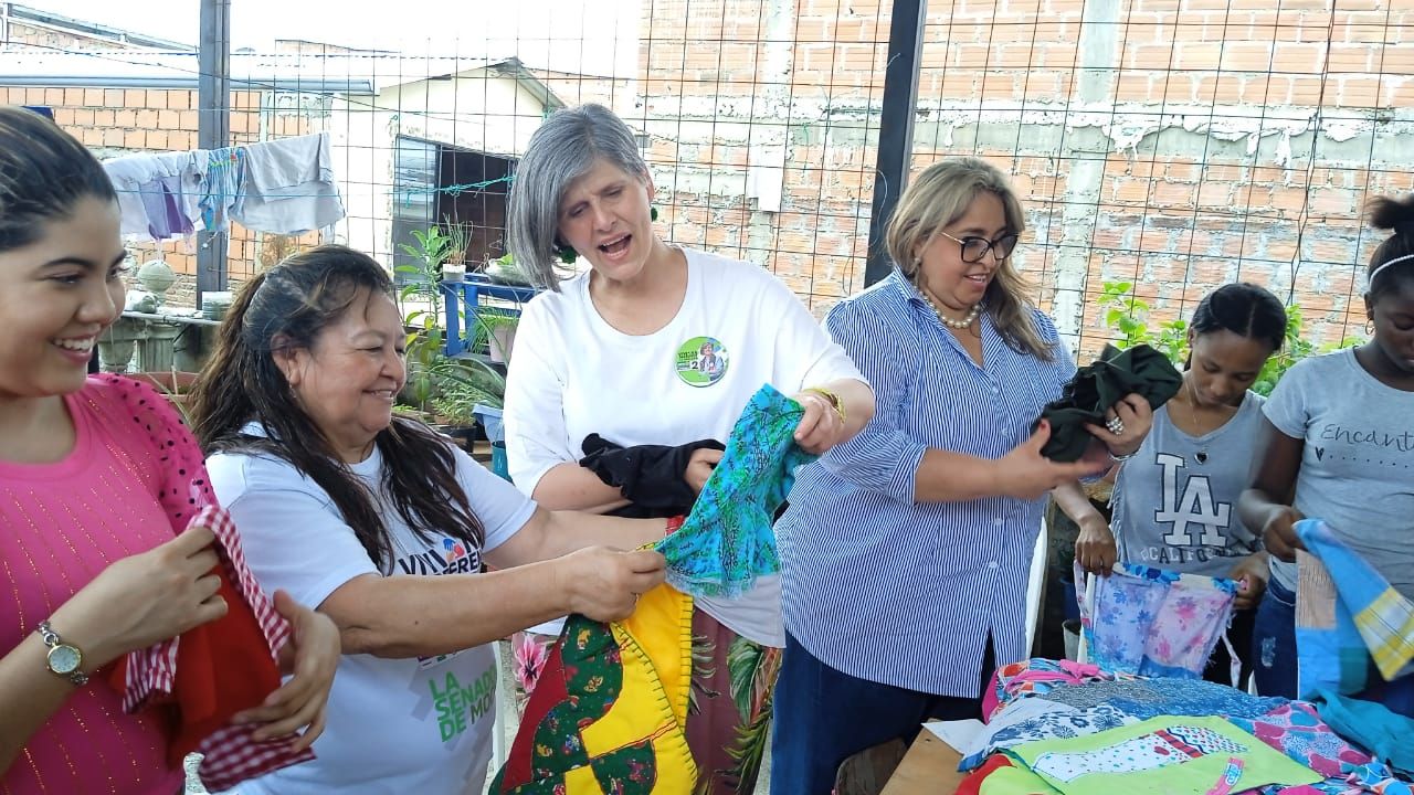 Viviana Barberena visitando mujeres emprendedoras en Cali / Día de la Mujer Marzo 08 2022